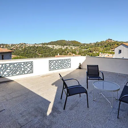 Holiday home Gorgeous In With Kitchen Frejus