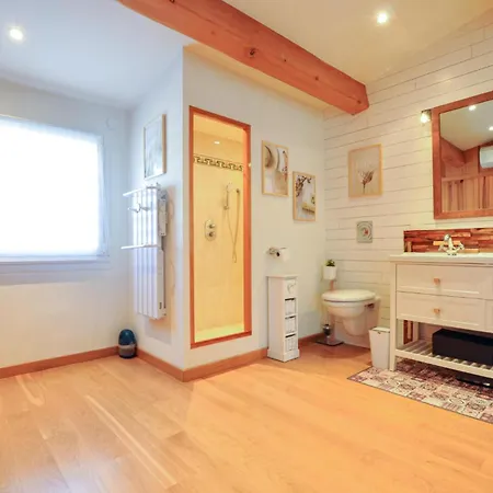 펜션 Gorgeous In With Kitchen Fréjus